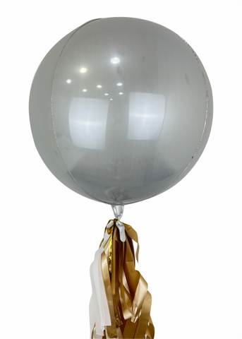 Esfera metálica blanca