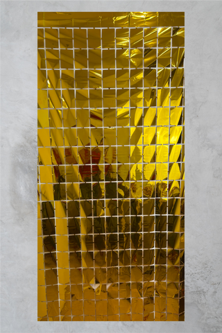 Cortina metalica en cuadros de 1m x 2m Dorado